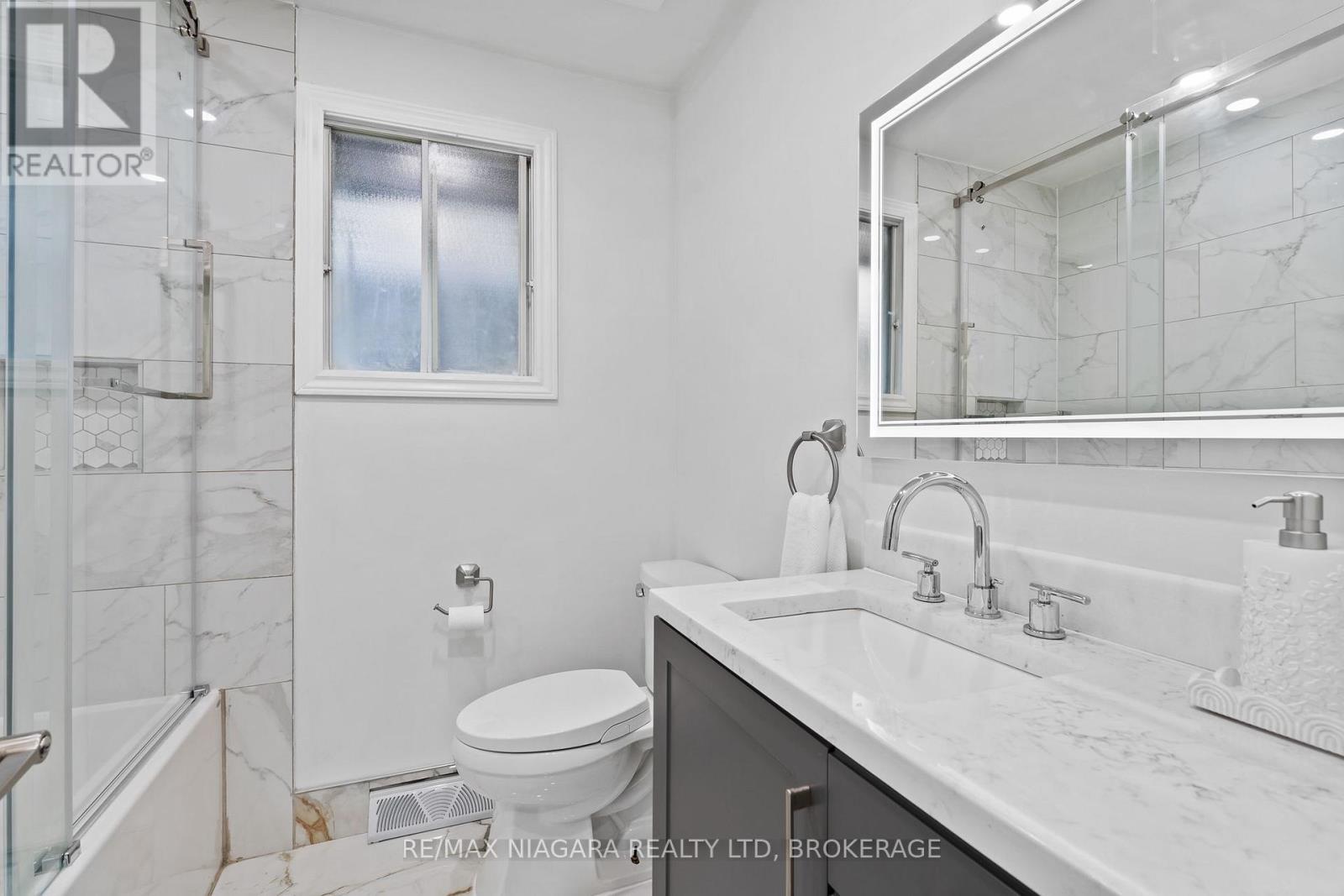 Photo 17 of 57 Woodrow Street, St Catharines ON