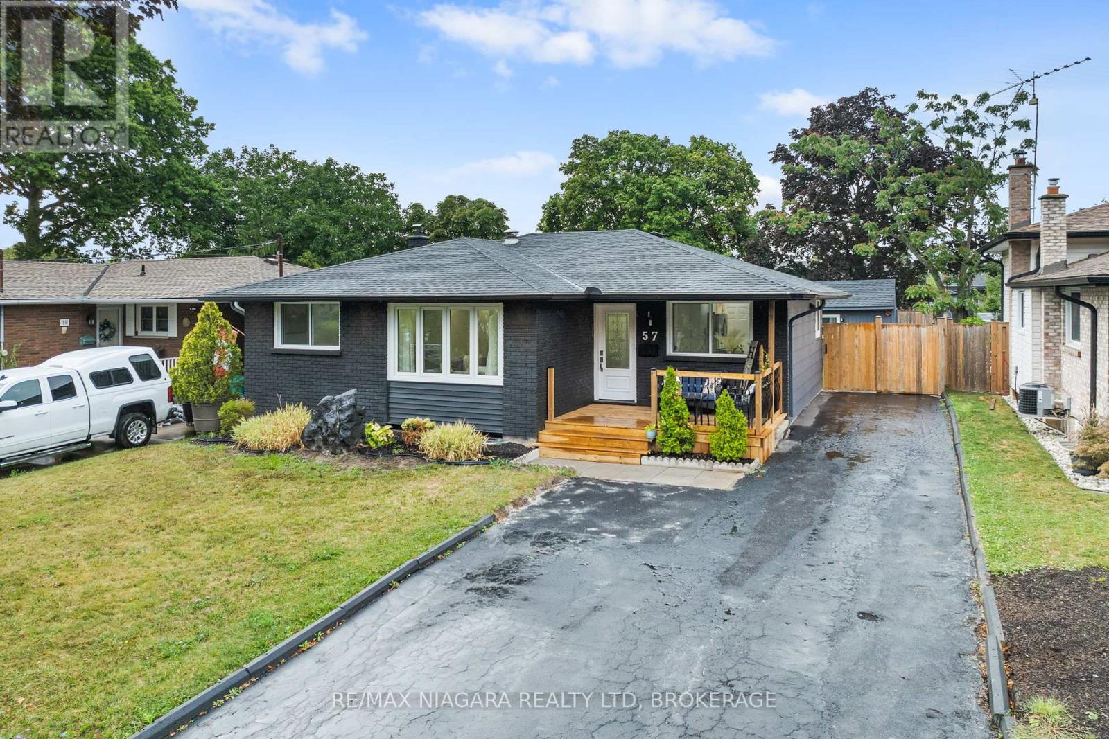 Photo 3 of 57 Woodrow Street, St Catharines ON