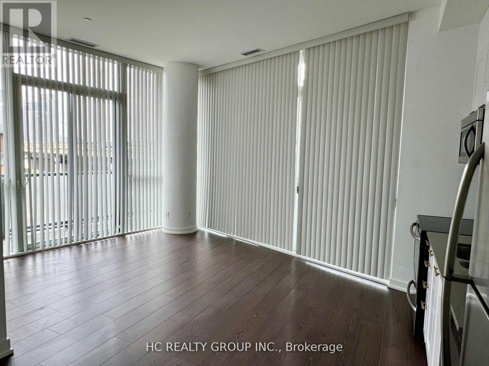 Photo 4 of 601 20 Bruyeres Mews, Toronto ON