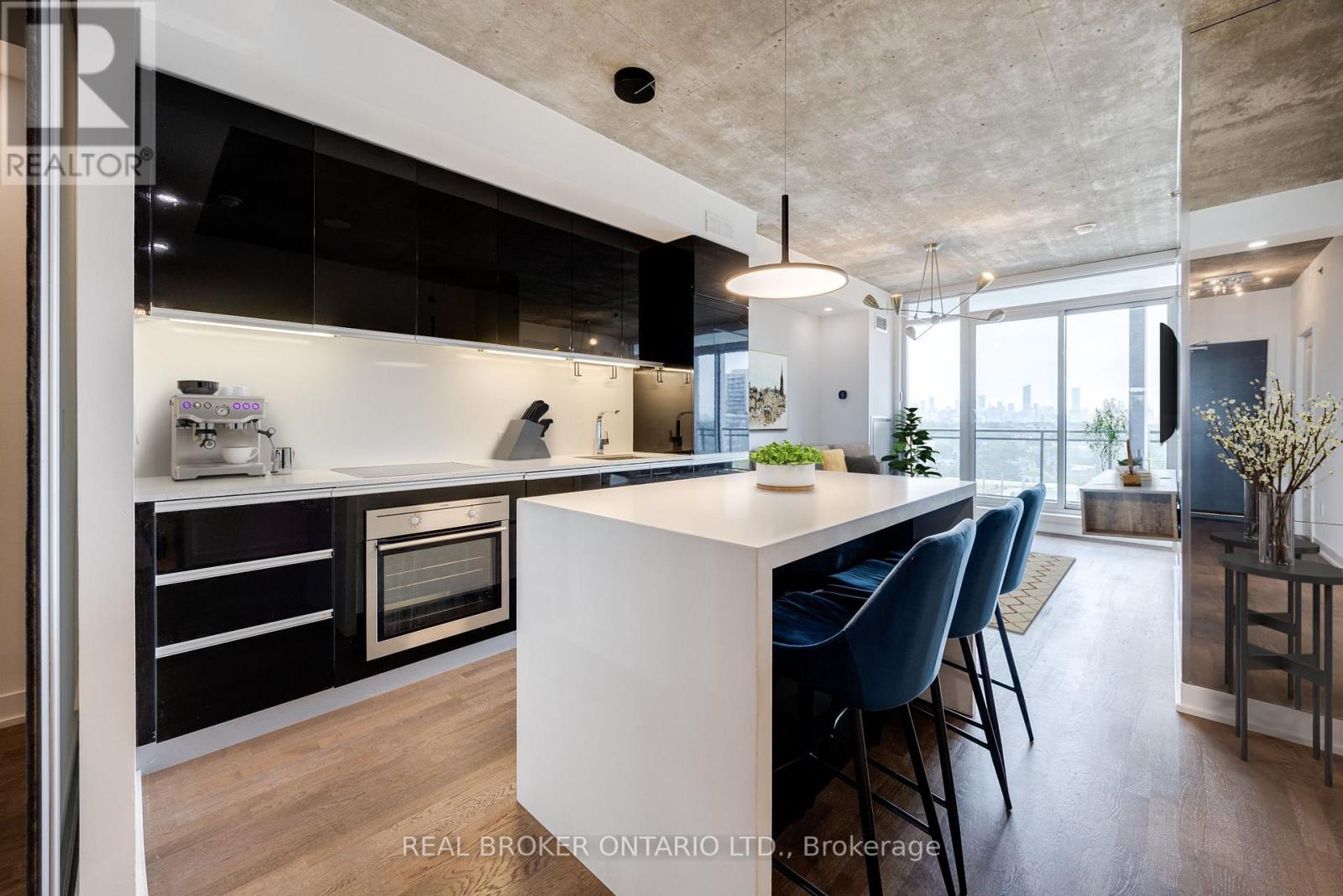 Photo 2 of 925 20 Minowan Miikan Lane, Toronto ON