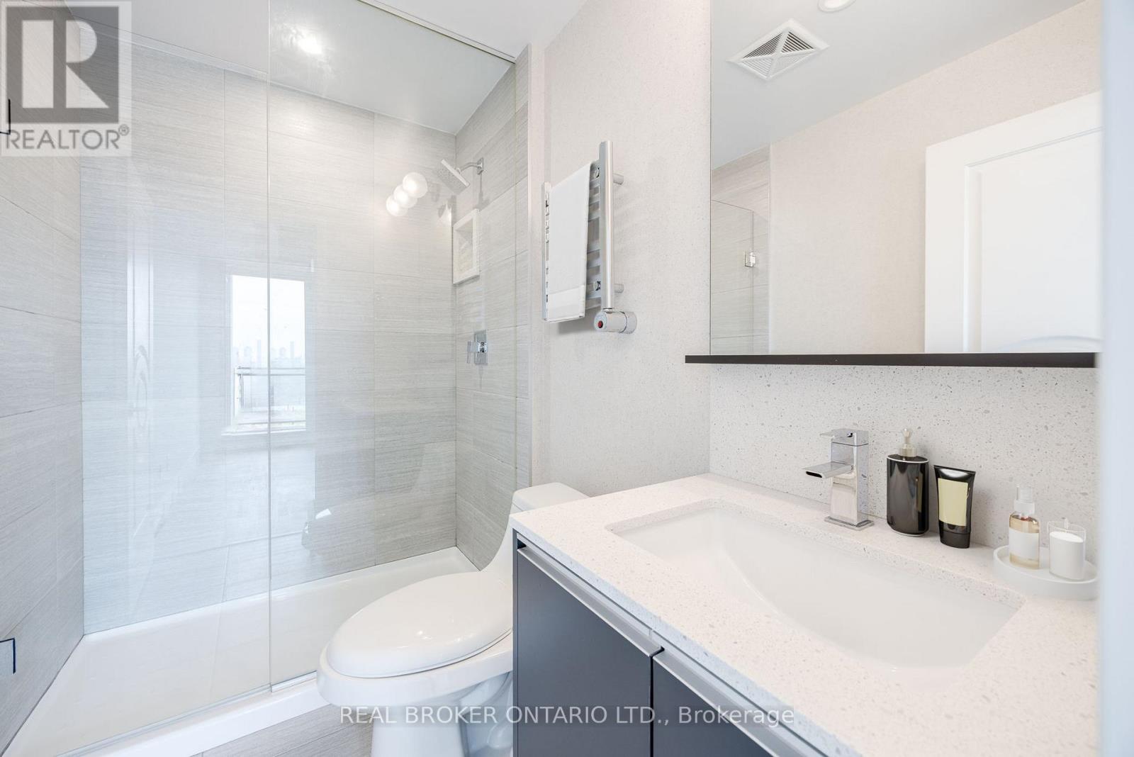 Photo 5 of 925 20 Minowan Miikan Lane, Toronto ON