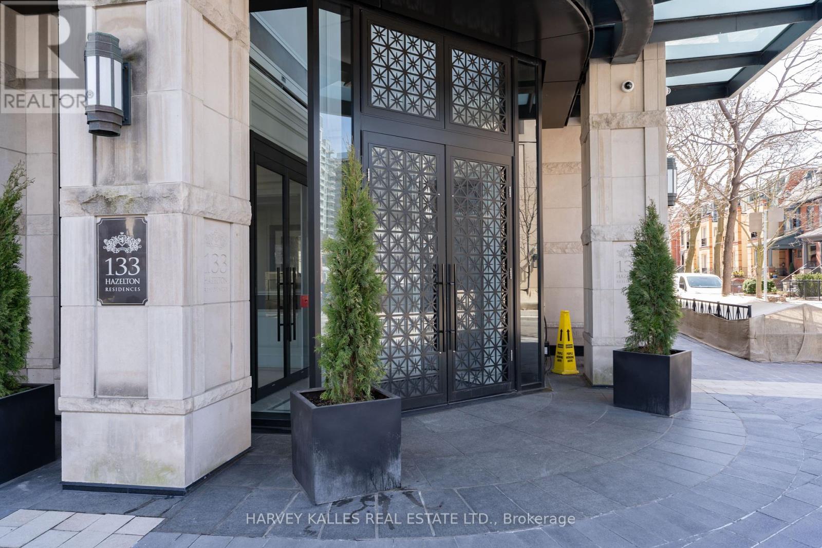 Photo 5 of 306 133 Hazelton Avenue, Toronto ON