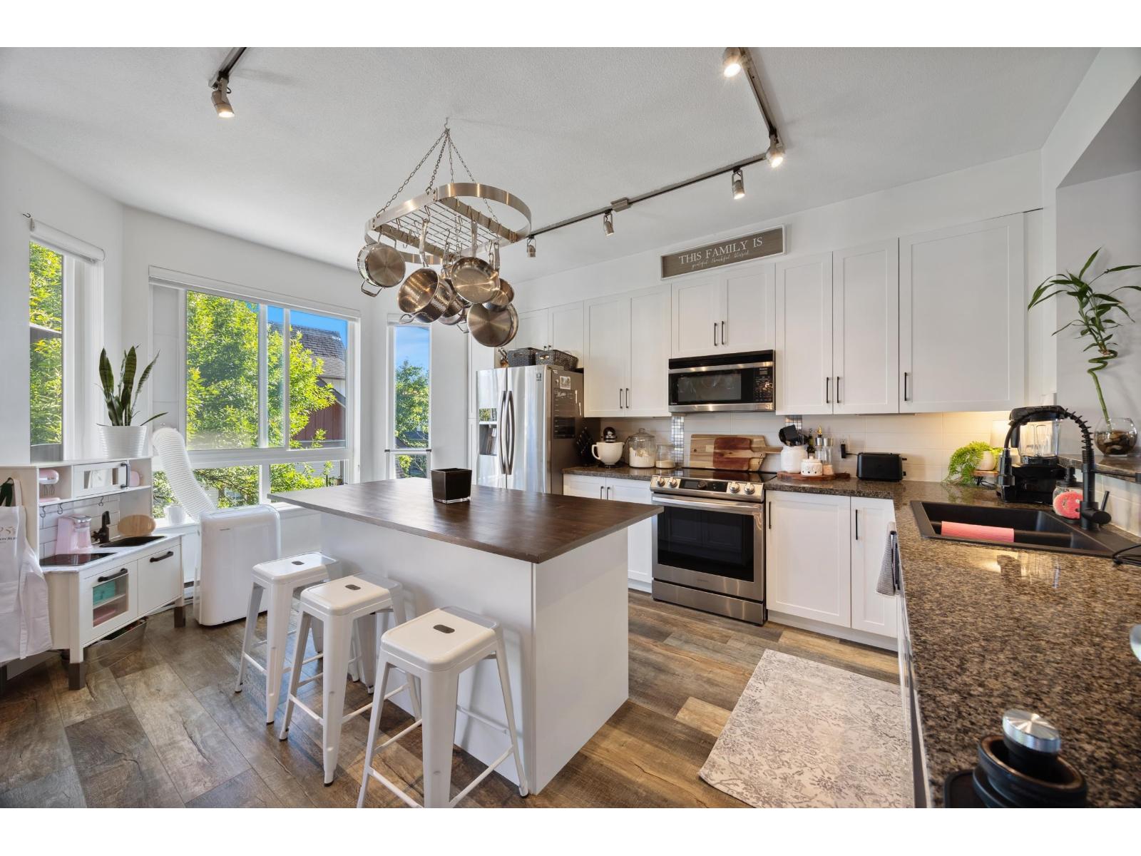 Photo 11 of 53 7155 189 Street, Surrey BC