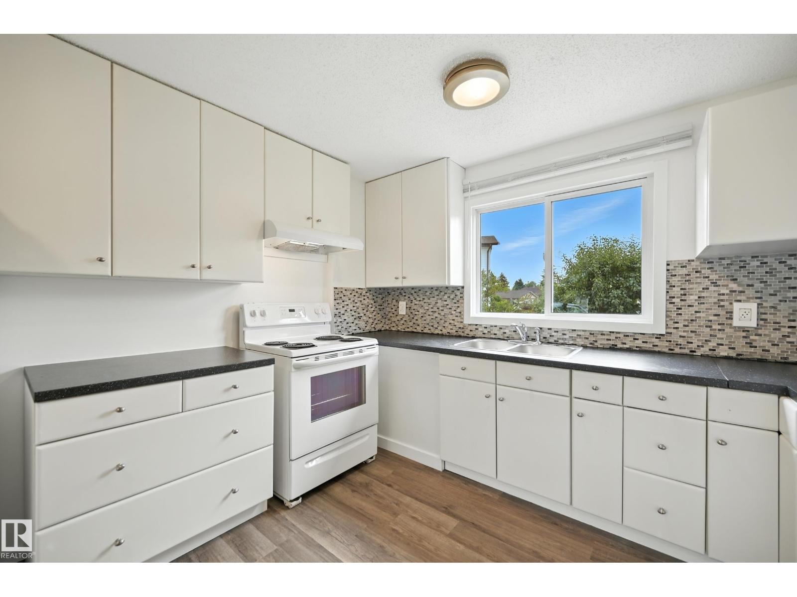 Photo 8 of 10333 172 Av Nw, Edmonton AB