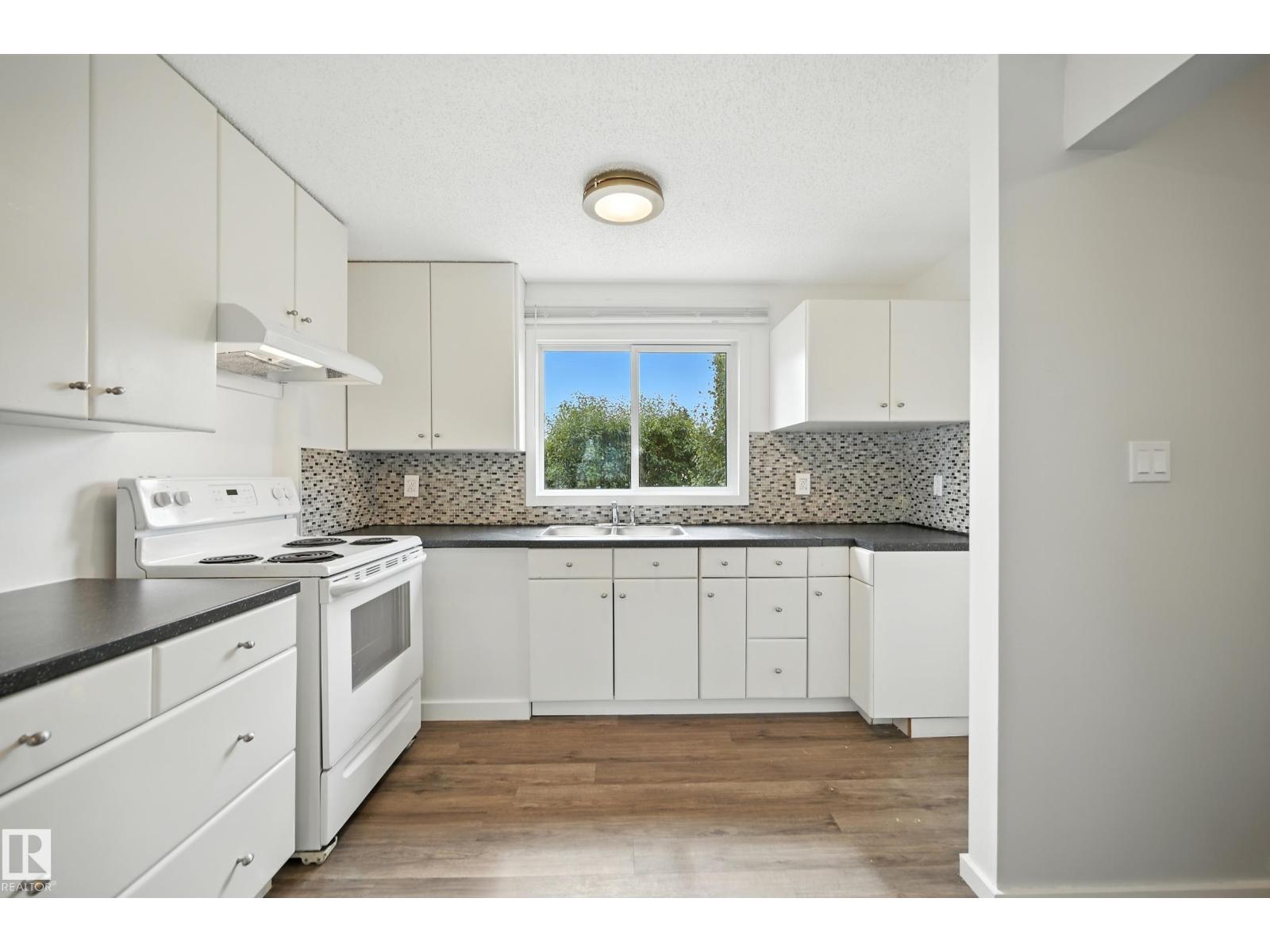 Photo 9 of 10333 172 Av Nw, Edmonton AB