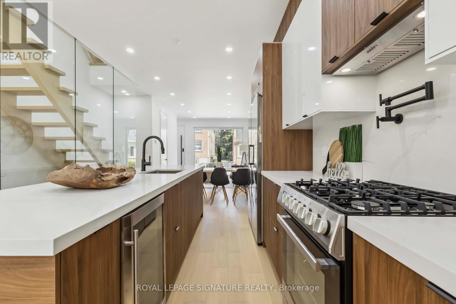 Photo 11 of Upper 43 A Cummings Street, Toronto ON