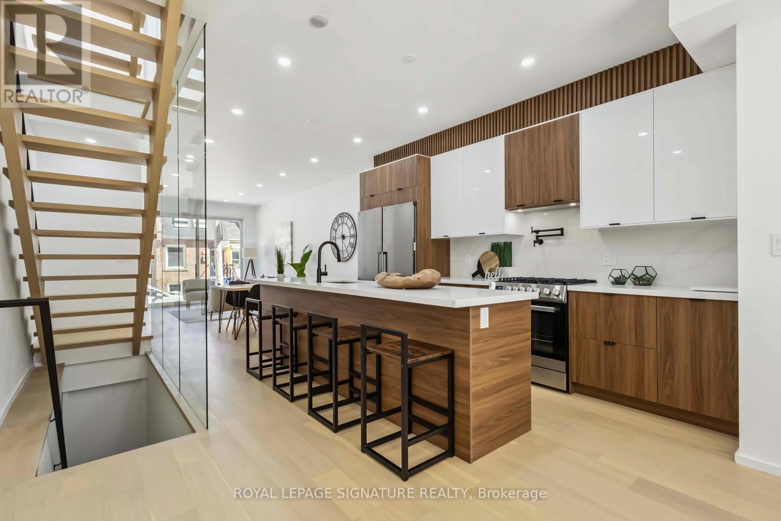 Photo 12 of Upper 43 A Cummings Street, Toronto ON