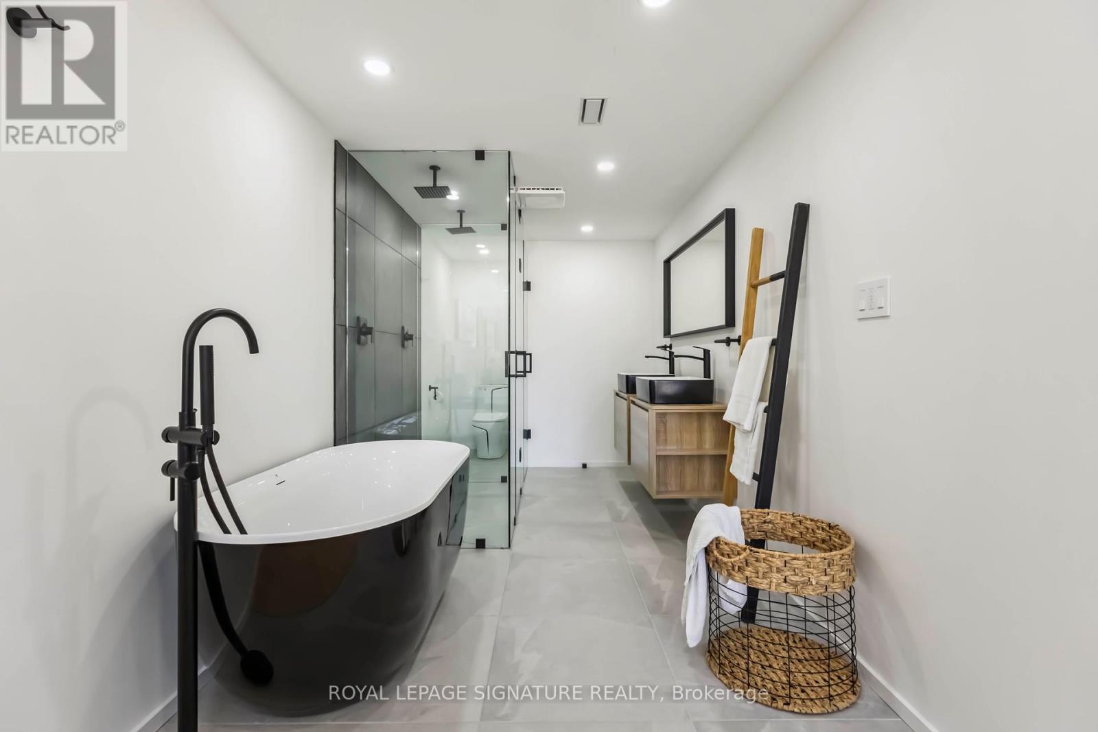 Photo 22 of Upper 43 A Cummings Street, Toronto ON