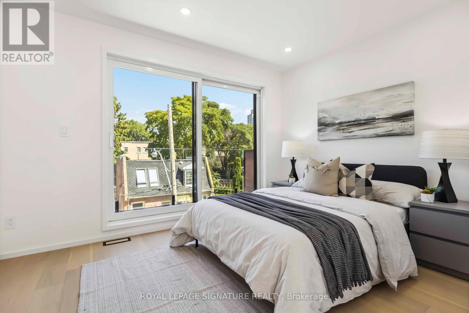 Photo 35 of Upper 43 A Cummings Street, Toronto ON