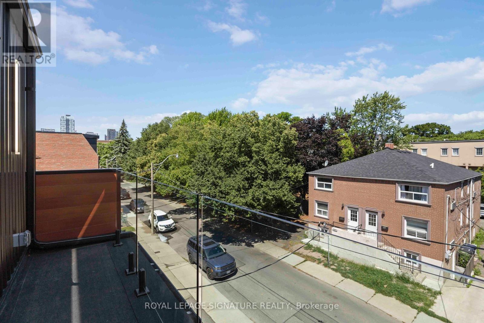Photo 37 of Upper 43 A Cummings Street, Toronto ON