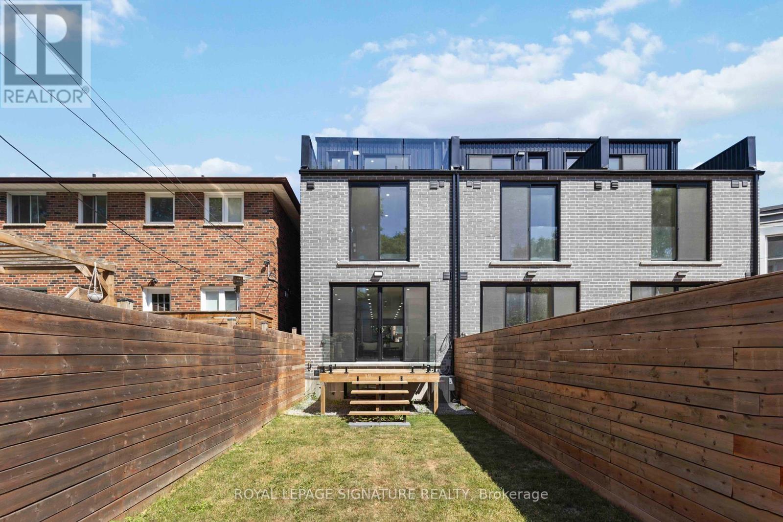 Photo 42 of Upper 43 A Cummings Street, Toronto ON