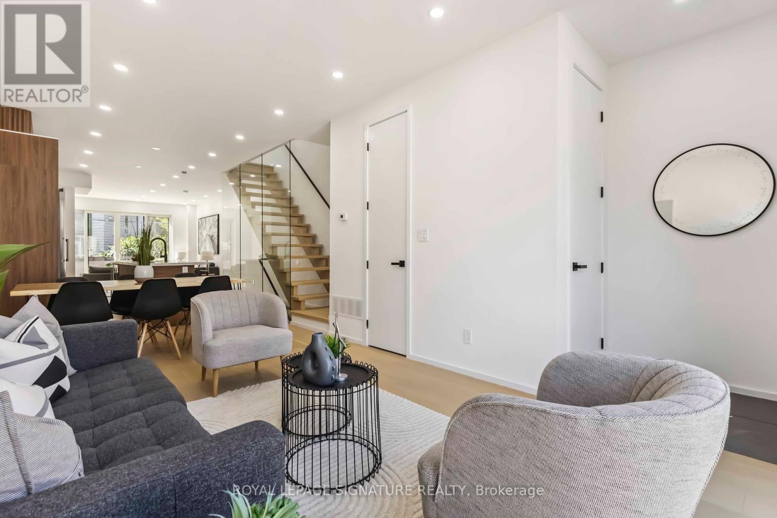 Photo 5 of Upper 43 A Cummings Street, Toronto ON