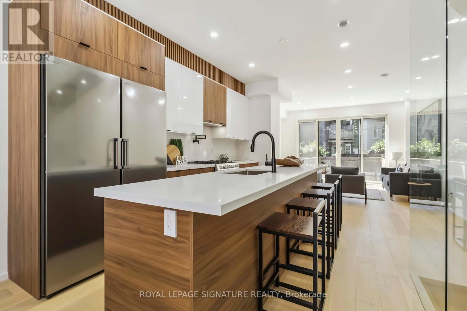 Photo 9 of Upper 43 A Cummings Street, Toronto ON