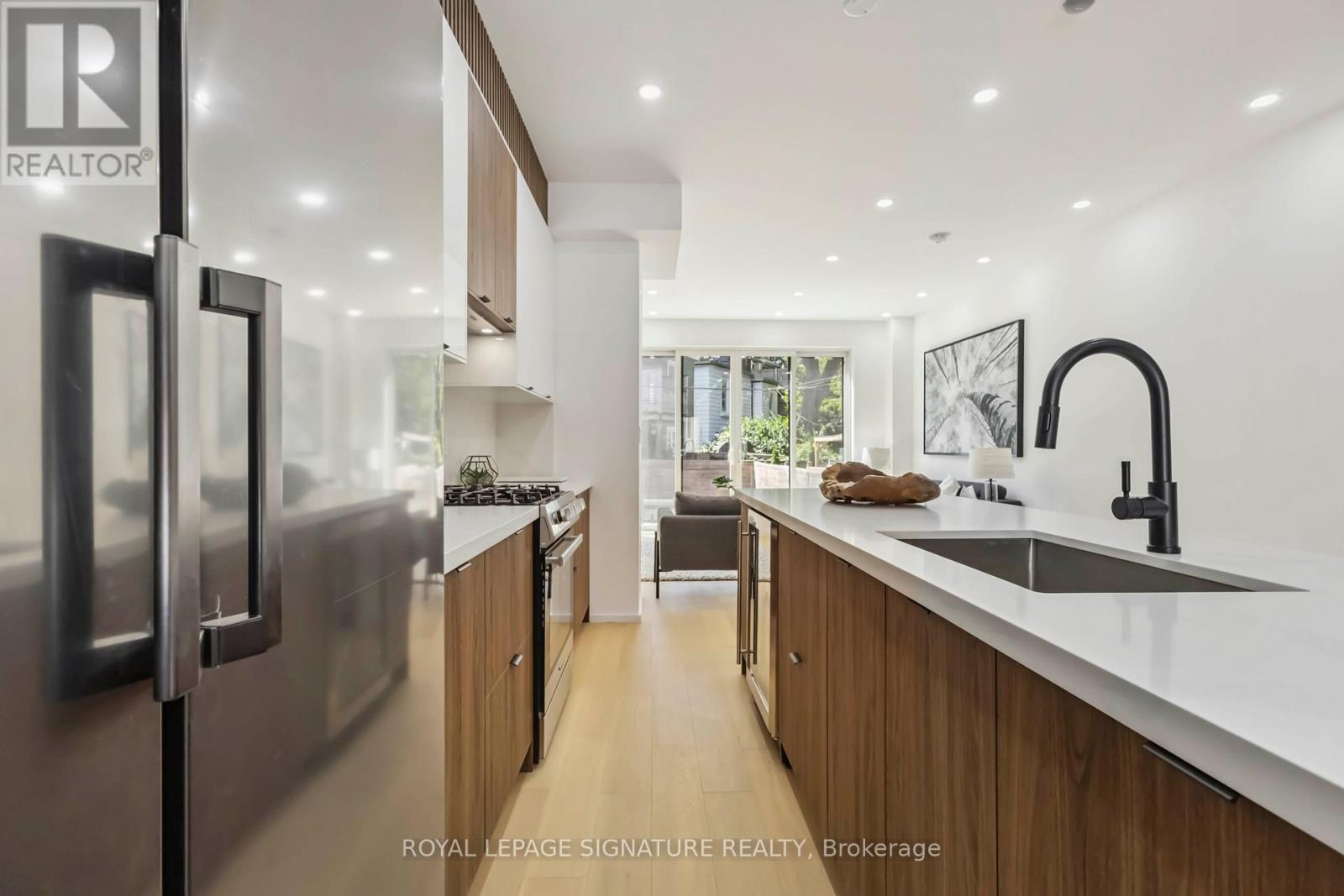 Photo 10 of Furnished Upper 43 A Cummings Street, Toronto ON