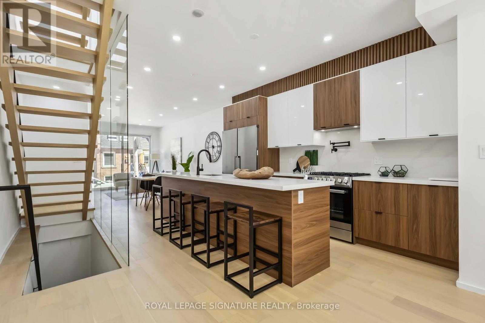 Photo 12 of Furnished Upper 43 A Cummings Street, Toronto ON