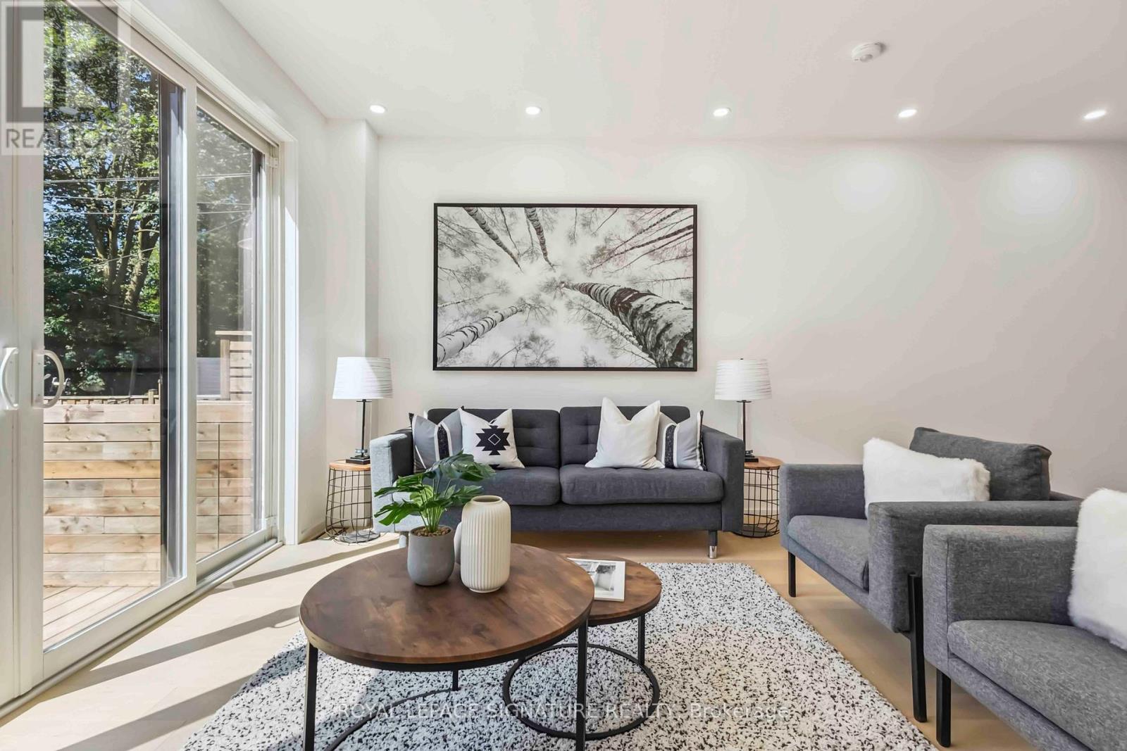 Photo 16 of Furnished Upper 43 A Cummings Street, Toronto ON