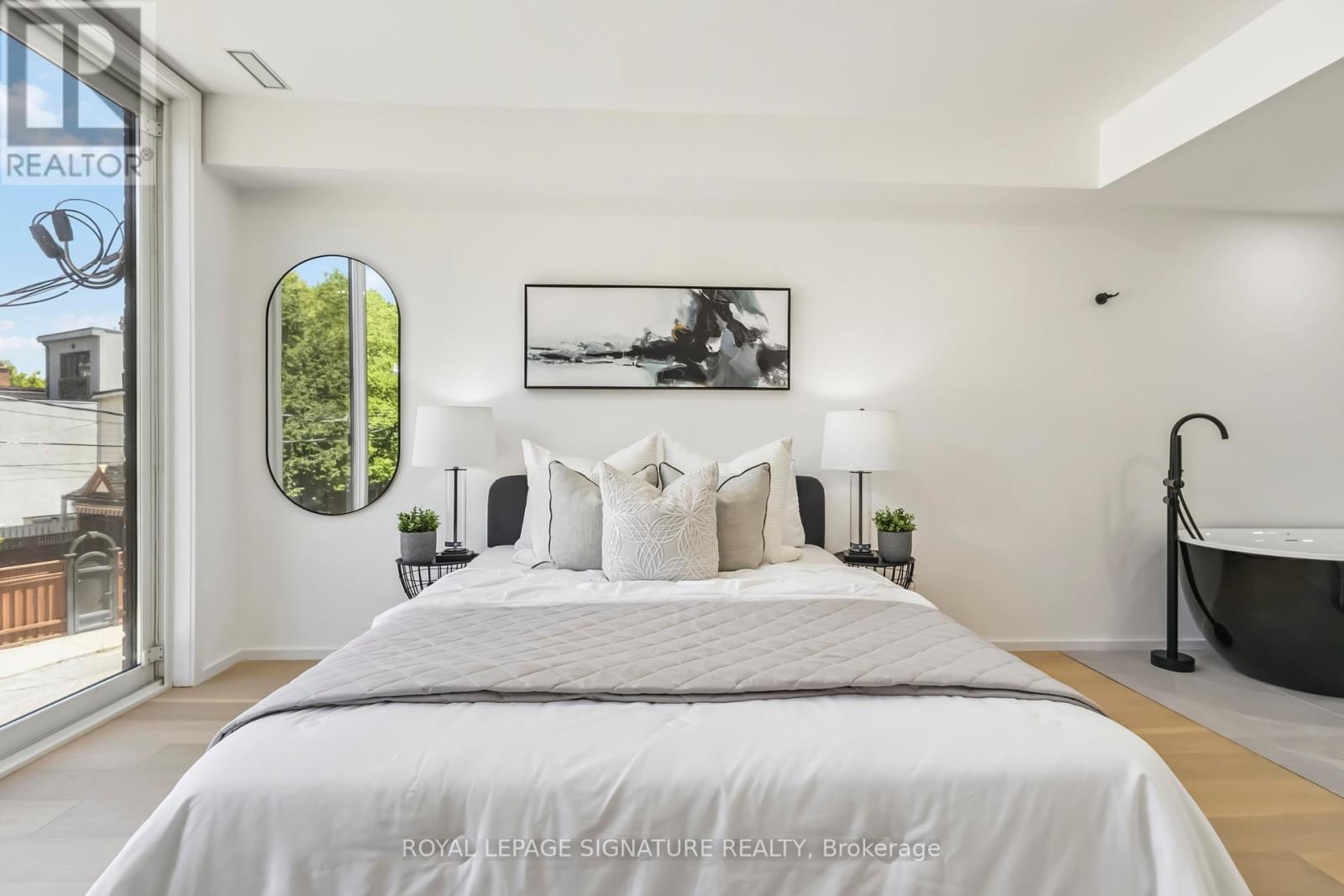 Photo 20 of Furnished Upper 43 A Cummings Street, Toronto ON