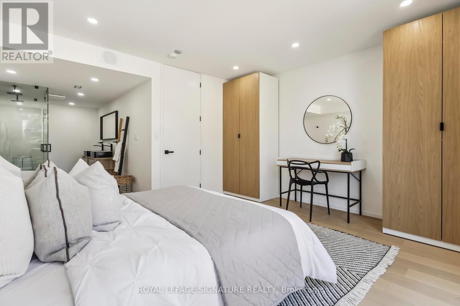 Photo 21 of Furnished Upper 43 A Cummings Street, Toronto ON