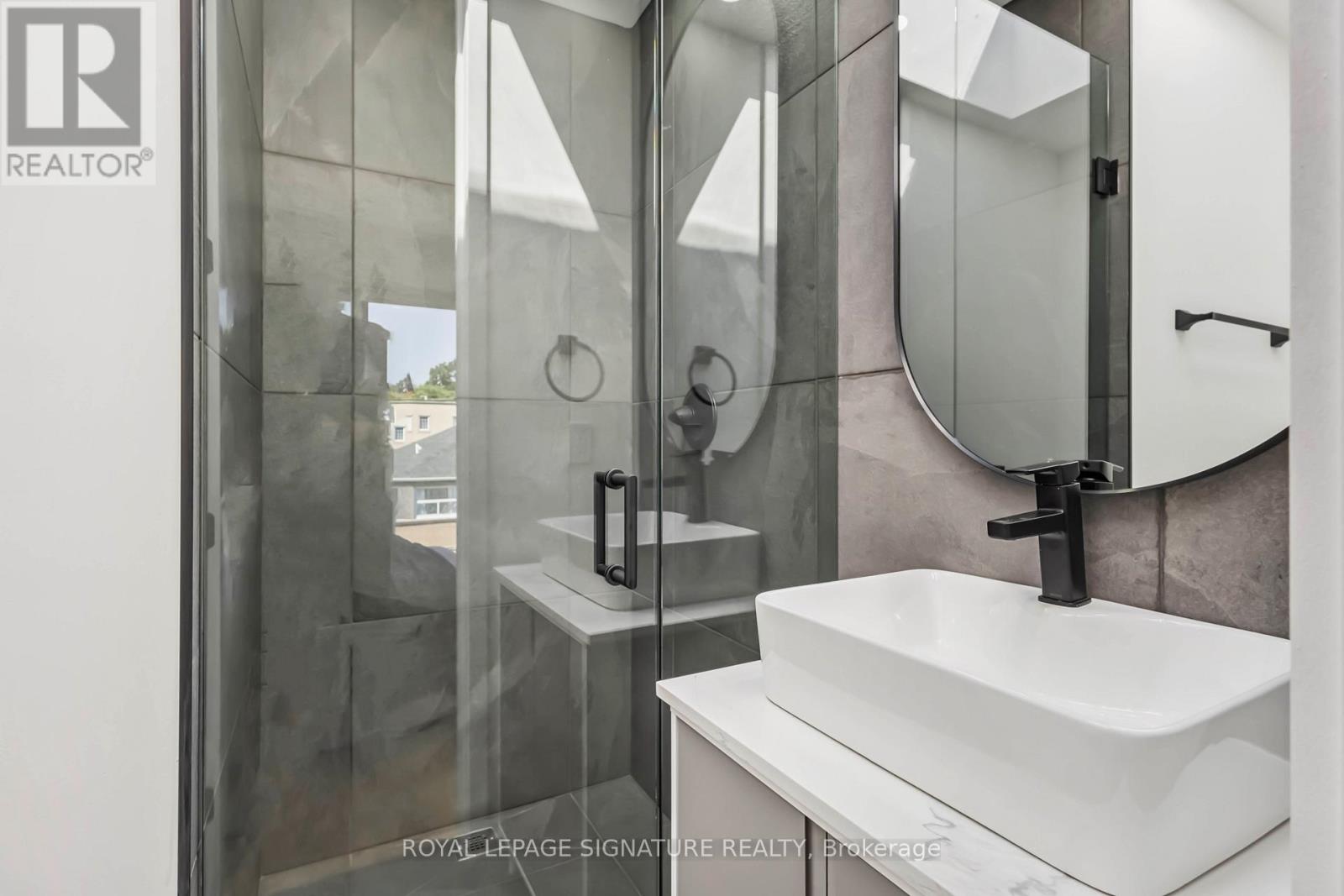 Photo 38 of Furnished Upper 43 A Cummings Street, Toronto ON
