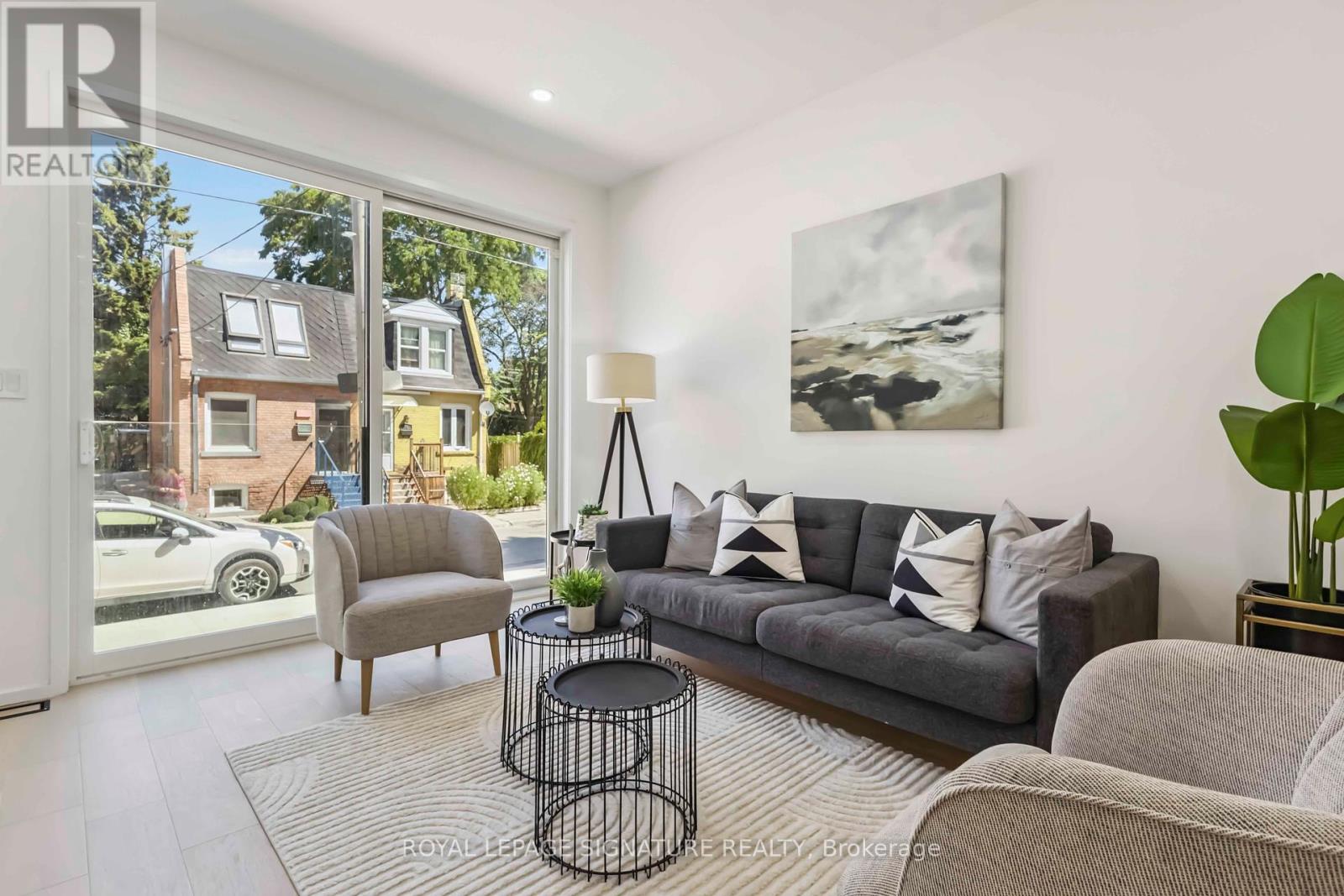 Photo 4 of Furnished Upper 43 A Cummings Street, Toronto ON
