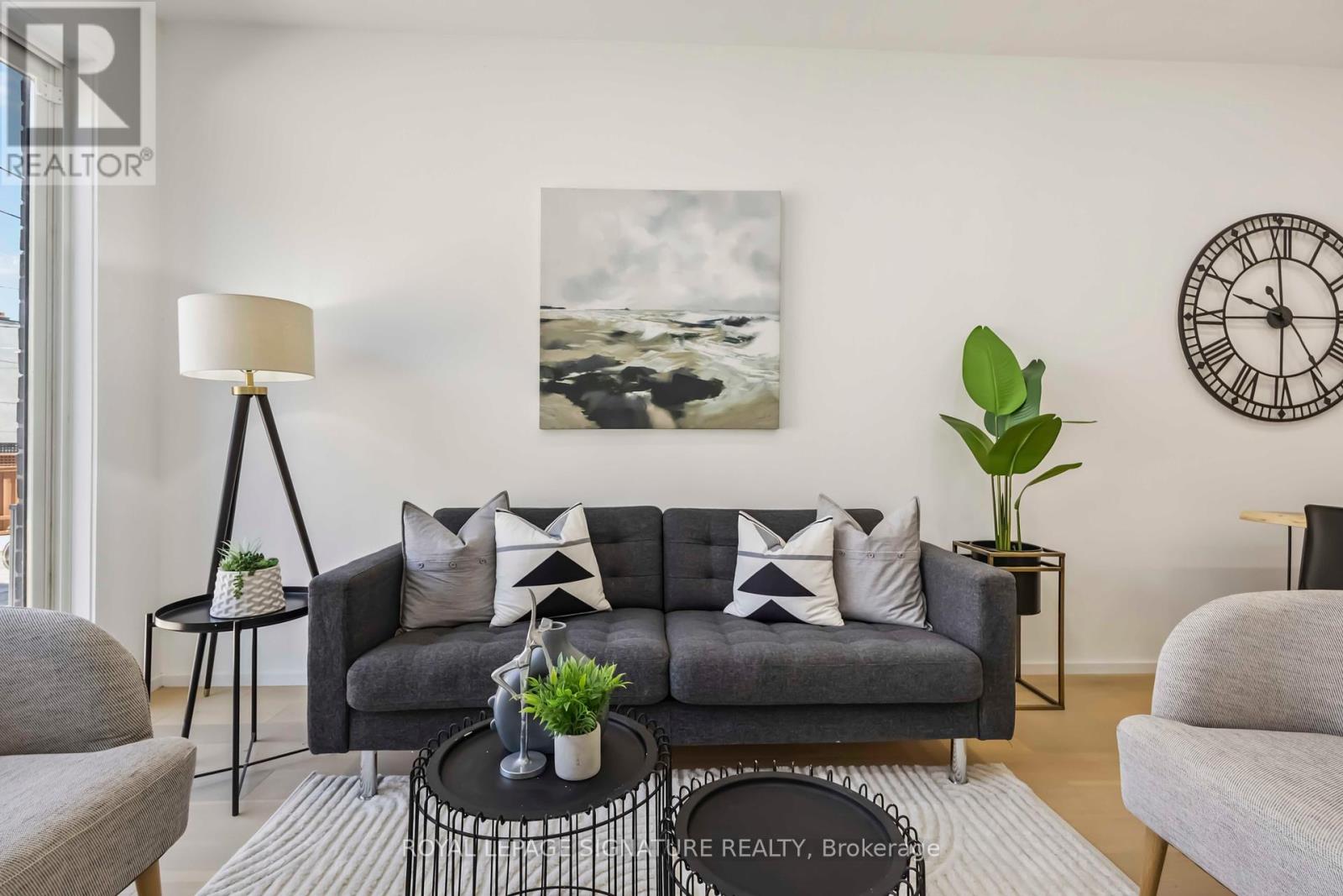 Photo 5 of Furnished Upper 43 A Cummings Street, Toronto ON