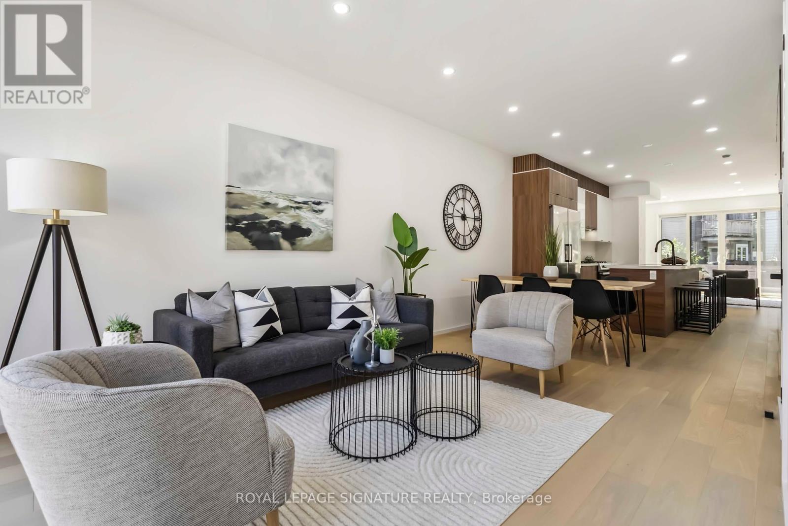 Photo 7 of Furnished Upper 43 A Cummings Street, Toronto ON