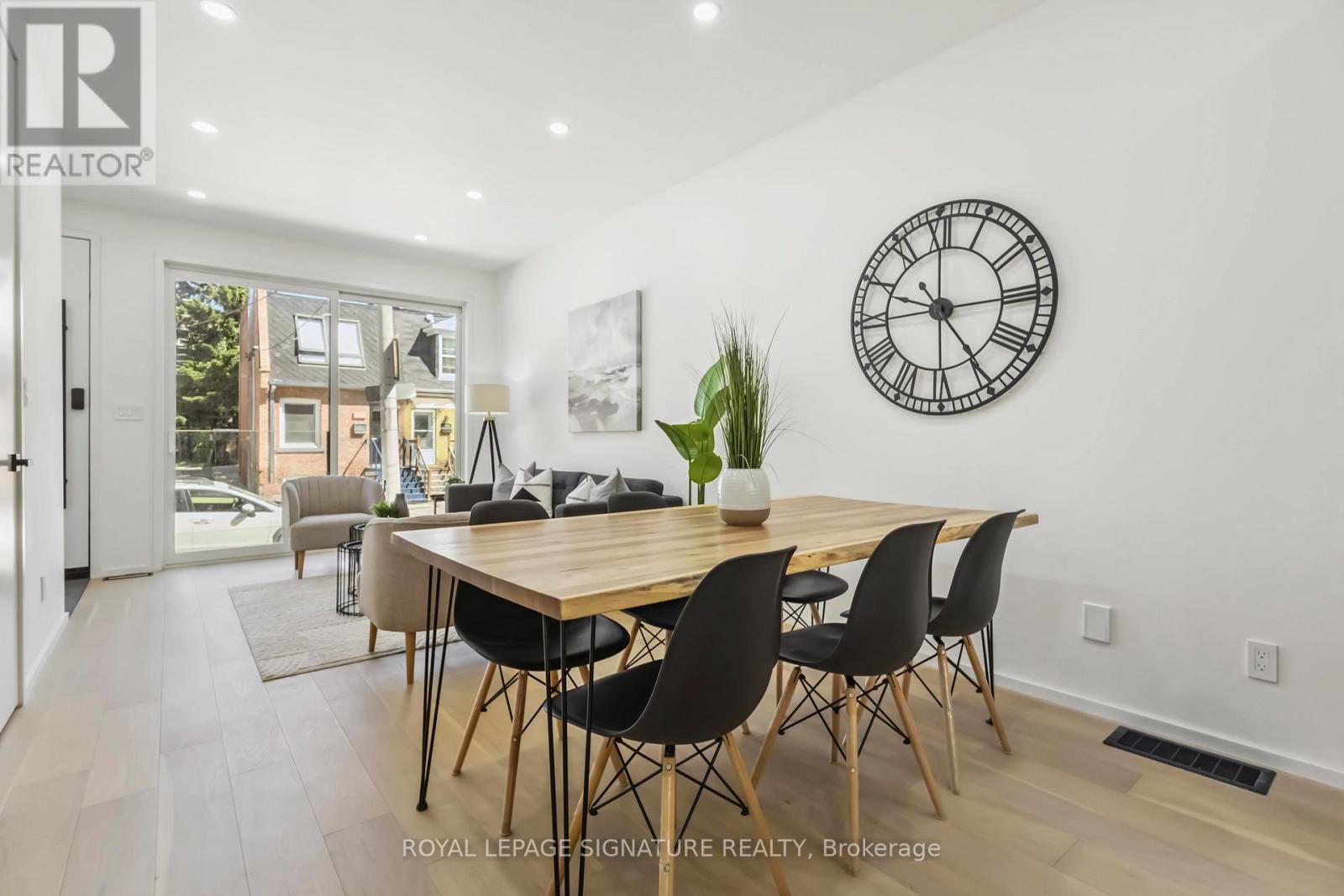 Photo 8 of Furnished Upper 43 A Cummings Street, Toronto ON