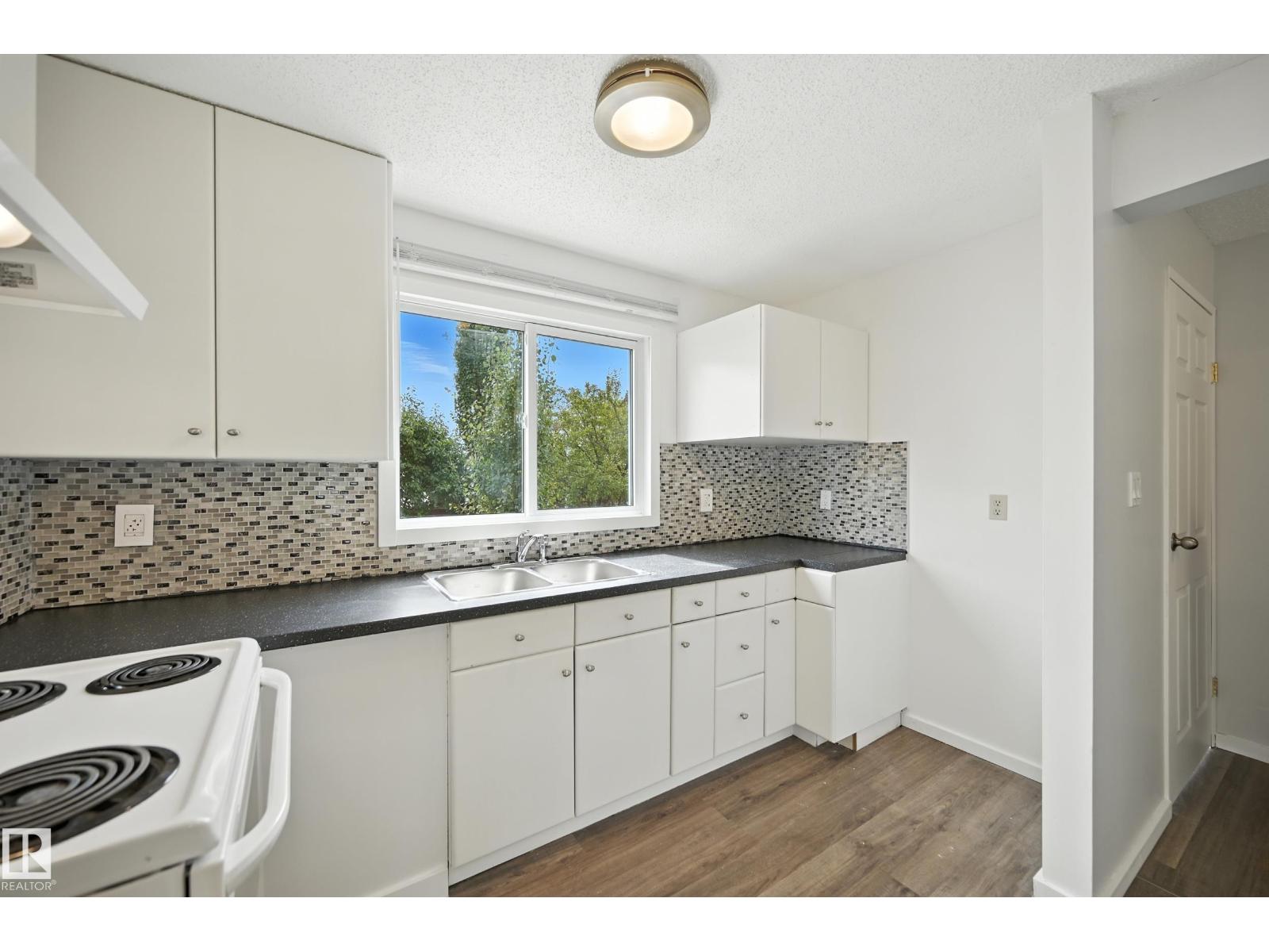 Photo 10 of 10333 172 Av Nw, Edmonton AB