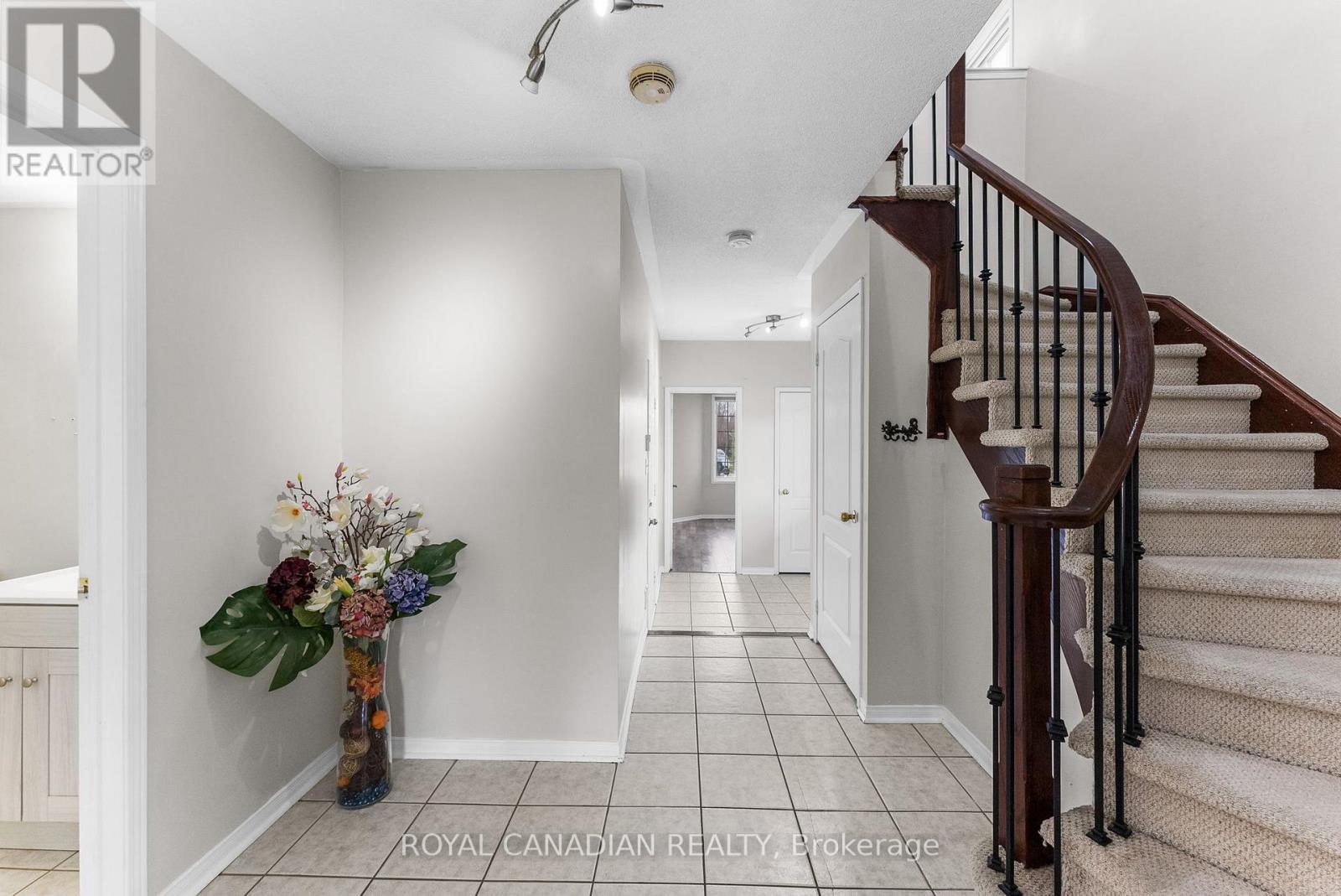 Photo 14 of 25 Brind Sheridan Court, Ajax ON