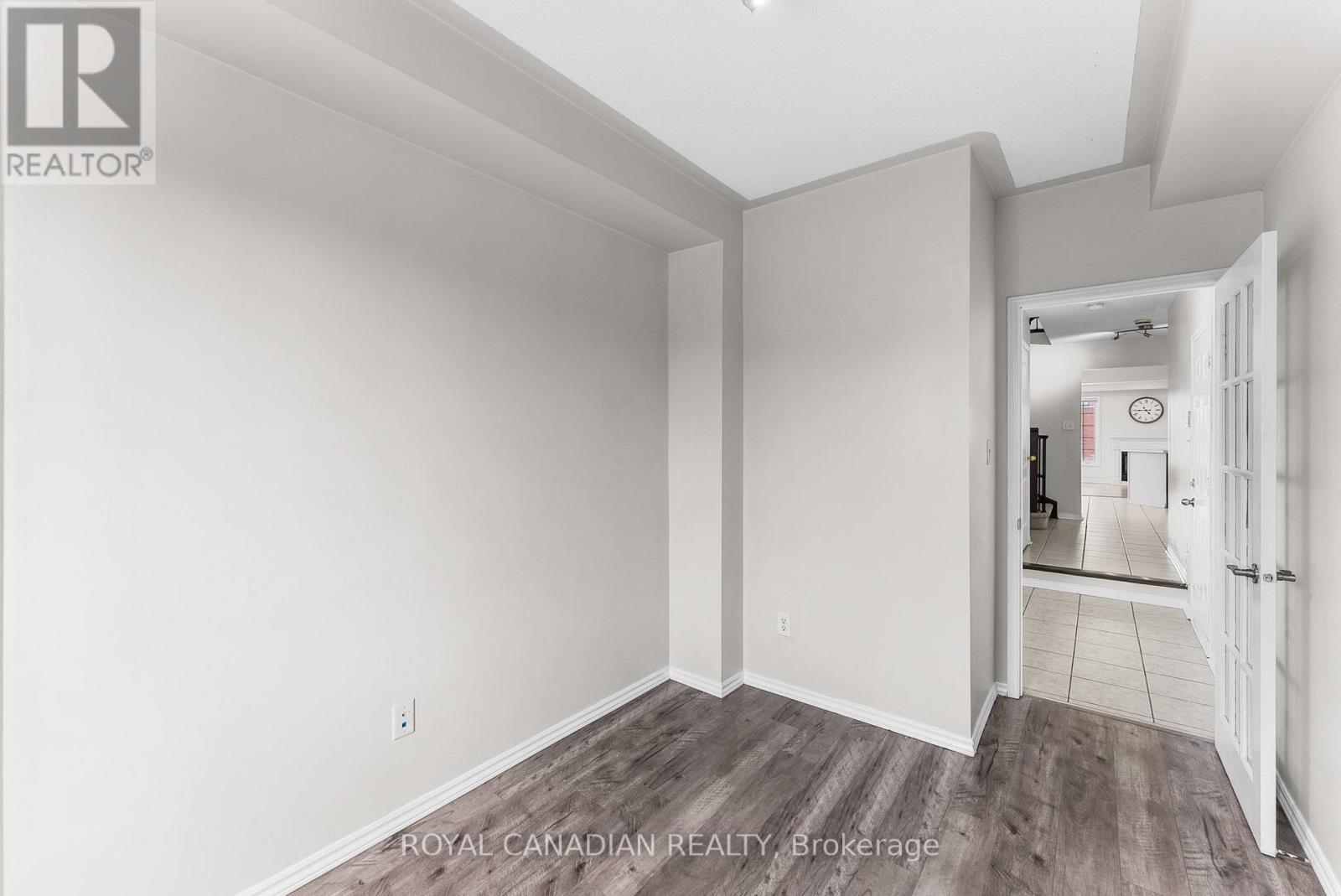 Photo 16 of 25 Brind Sheridan Court, Ajax ON