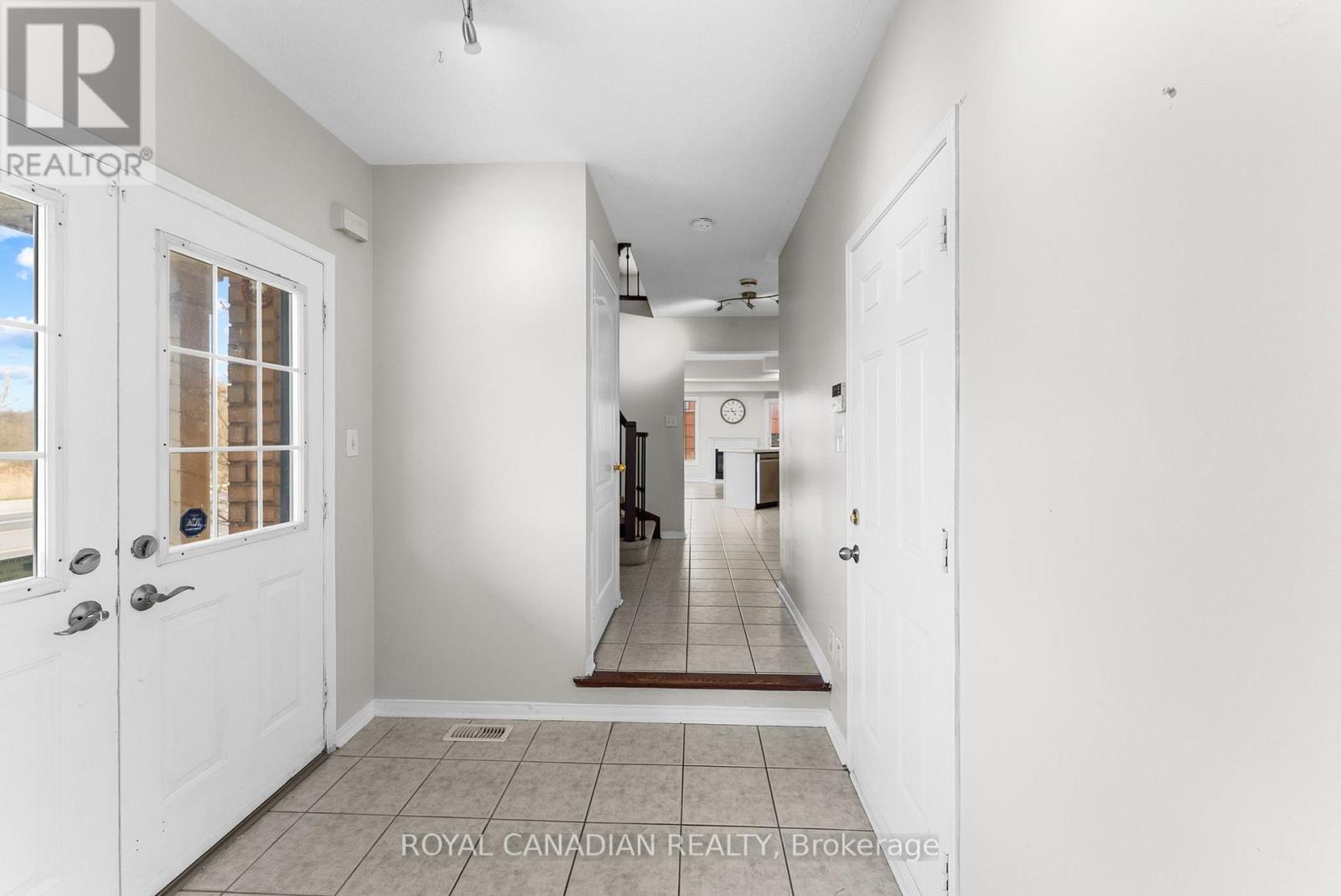 Photo 17 of 25 Brind Sheridan Court, Ajax ON