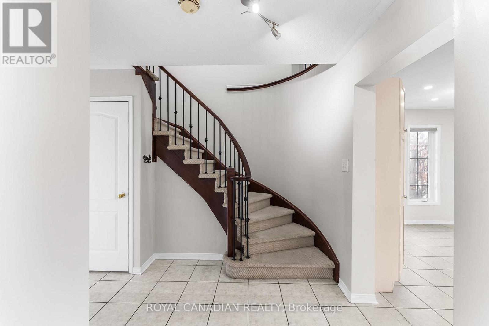 Photo 19 of 25 Brind Sheridan Court, Ajax ON
