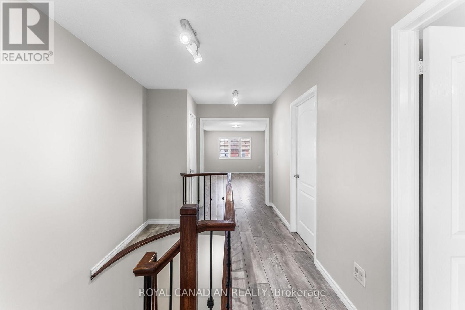Photo 20 of 25 Brind Sheridan Court, Ajax ON