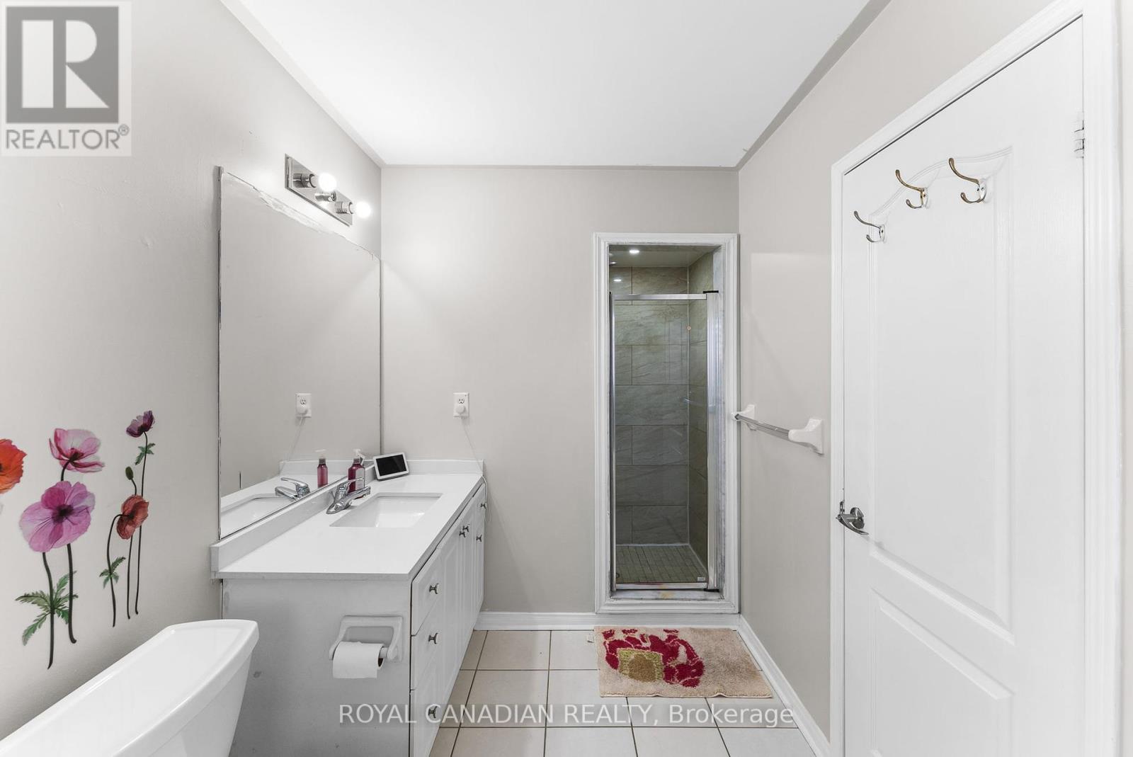 Photo 23 of 25 Brind Sheridan Court, Ajax ON