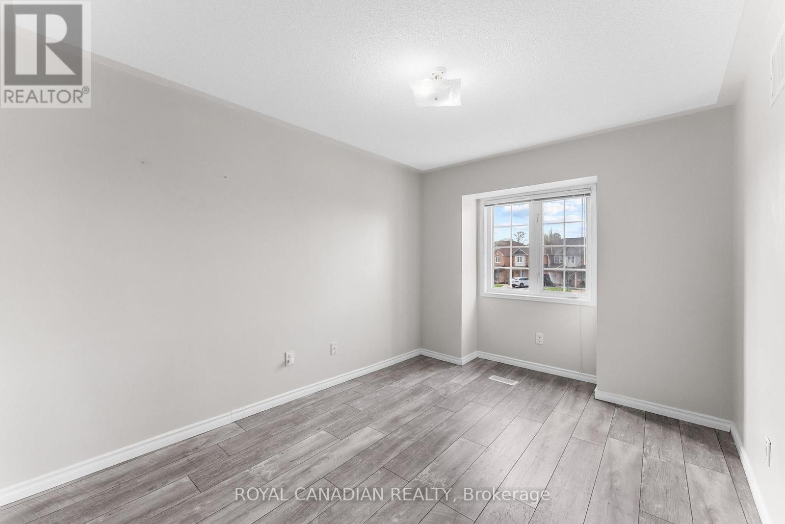 Photo 28 of 25 Brind Sheridan Court, Ajax ON