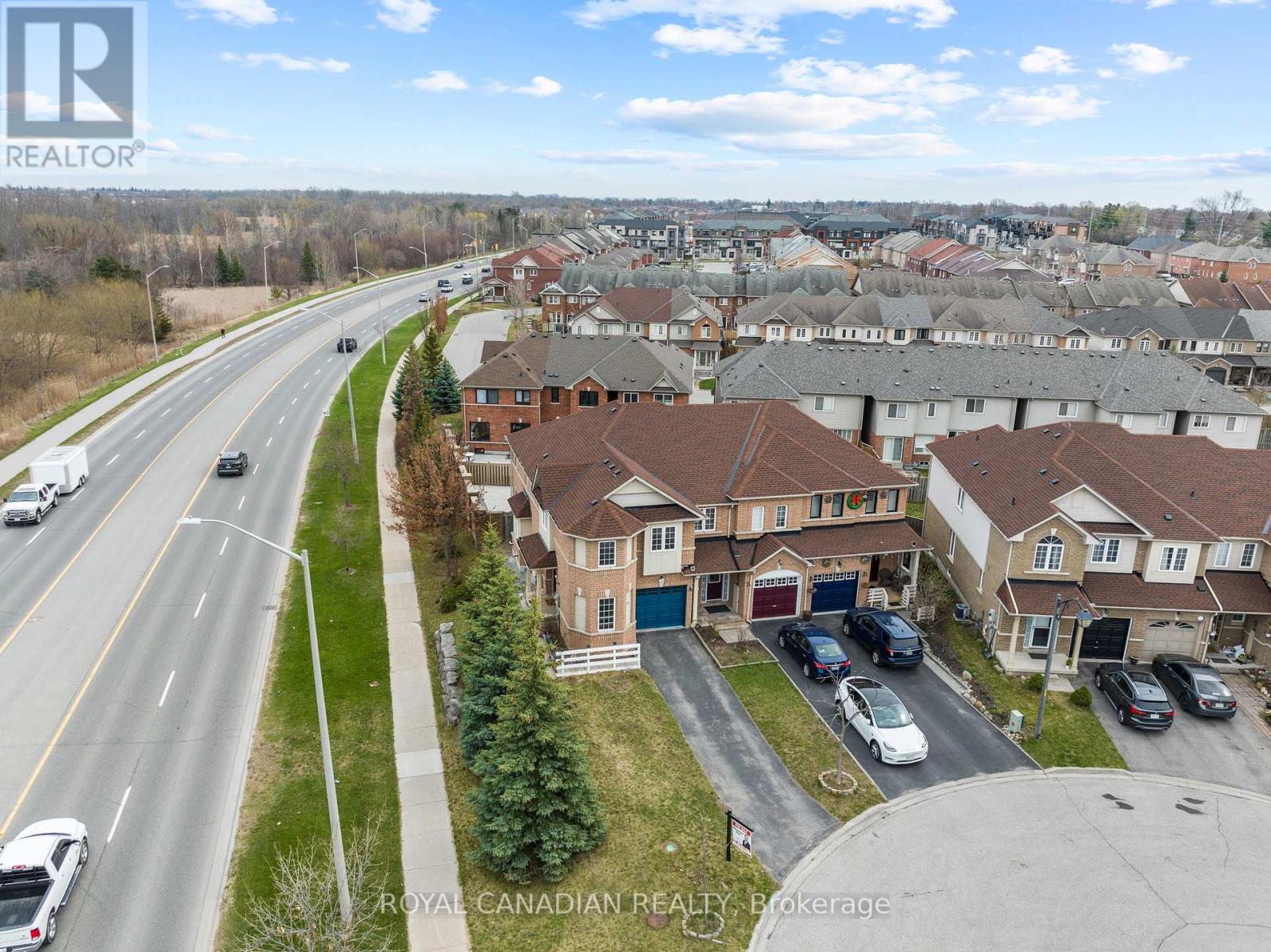 Photo 3 of 25 Brind Sheridan Court, Ajax ON