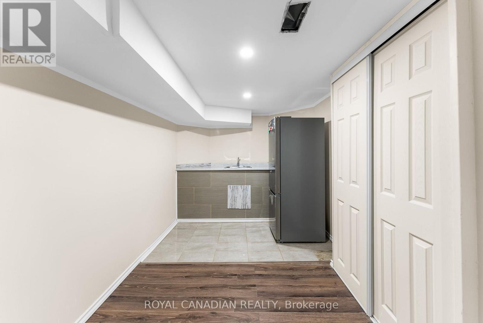 Photo 33 of 25 Brind Sheridan Court, Ajax ON