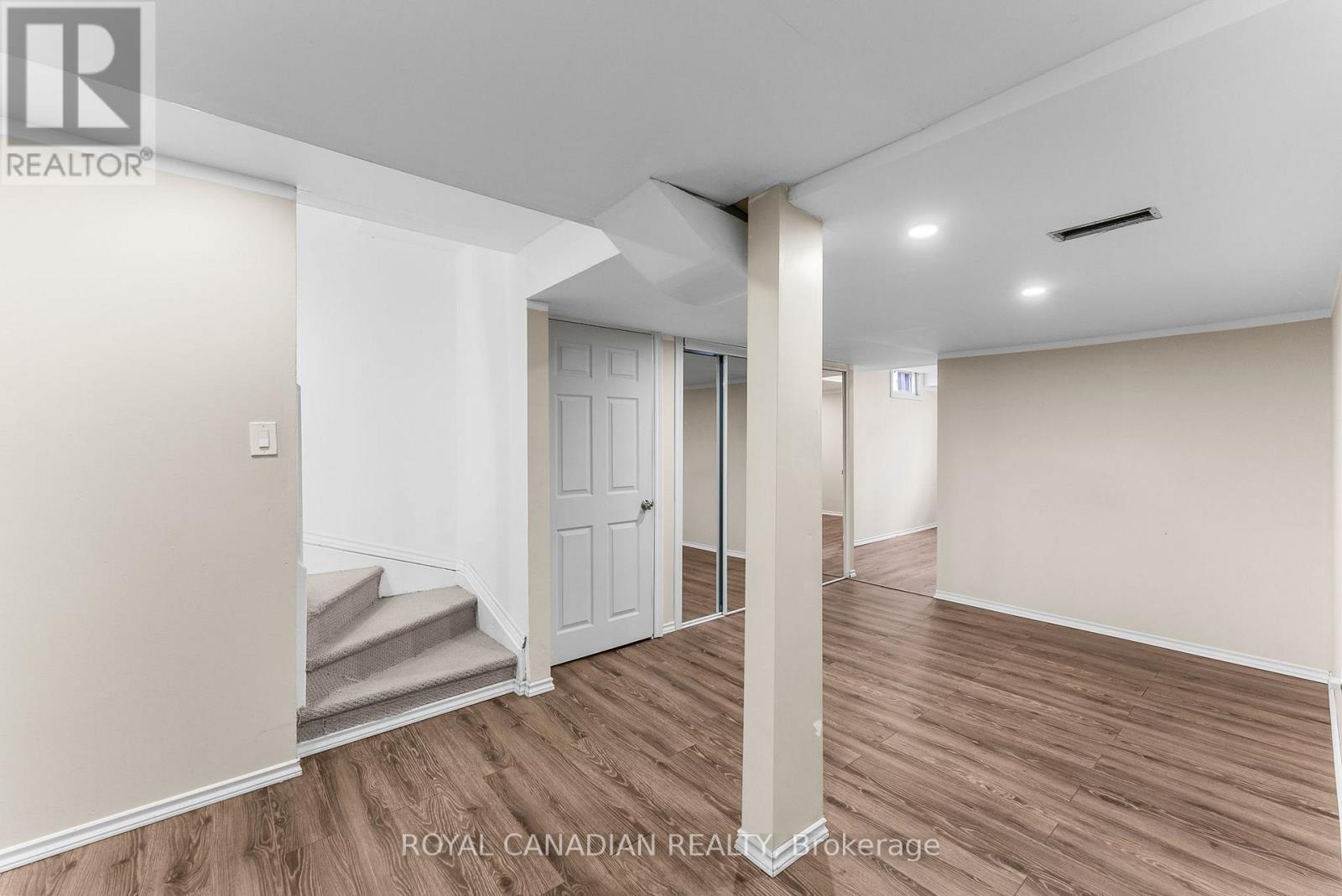 Photo 37 of 25 Brind Sheridan Court, Ajax ON