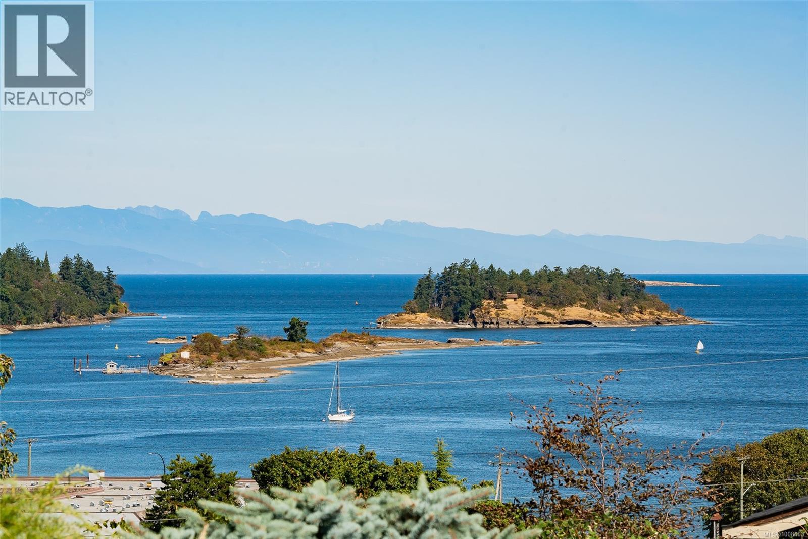 Photo 1 of 2710 Glenayr Dr, Nanaimo BC