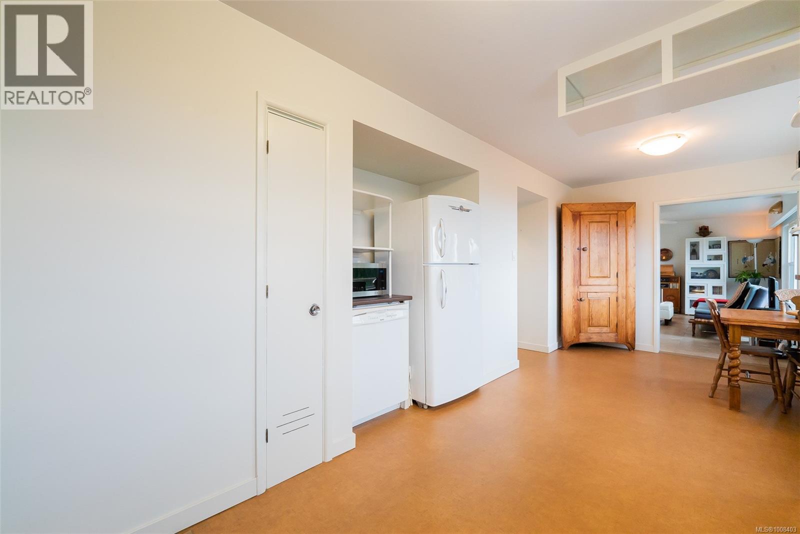 Photo 13 of 2710 Glenayr Dr, Nanaimo BC