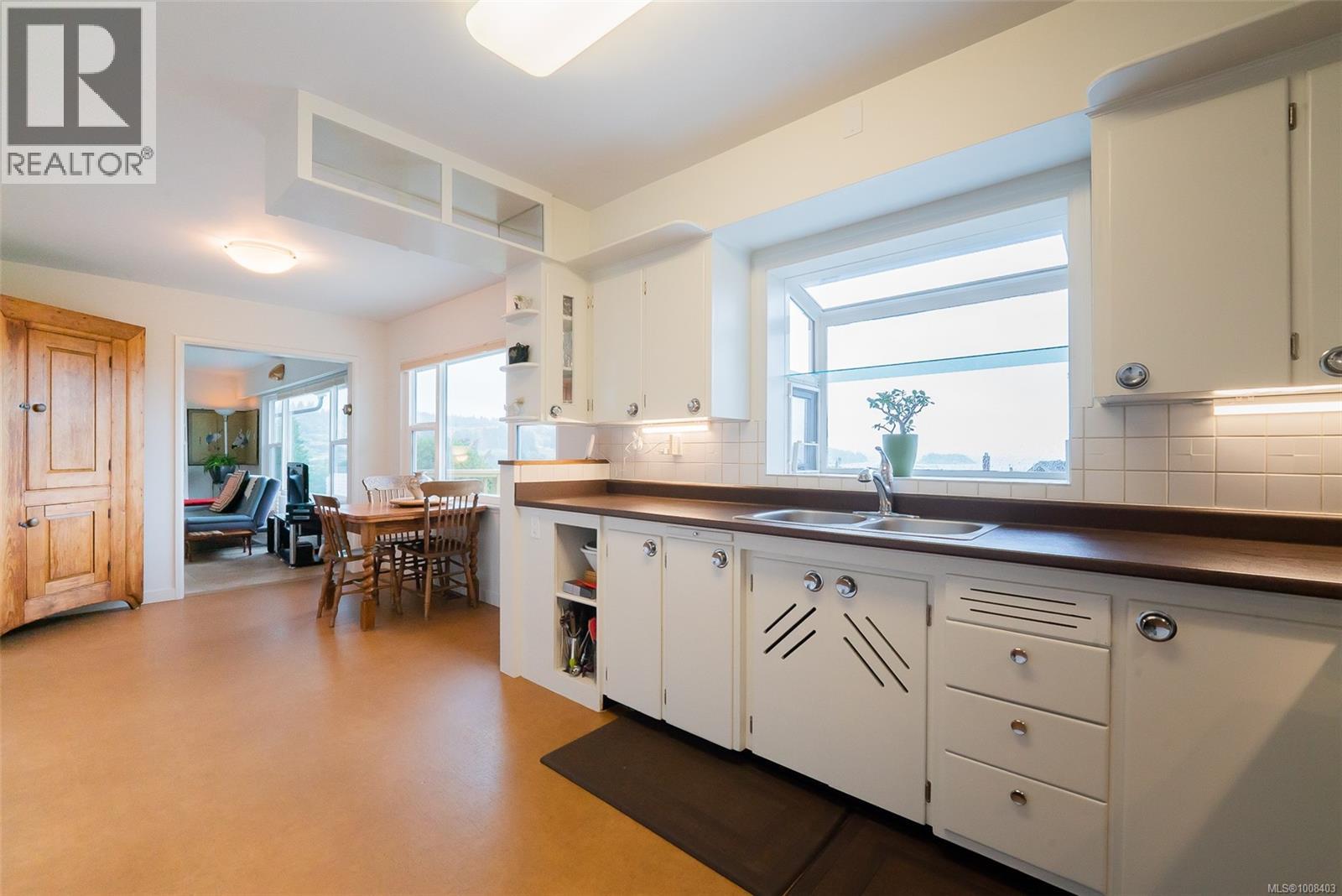 Photo 14 of 2710 Glenayr Dr, Nanaimo BC