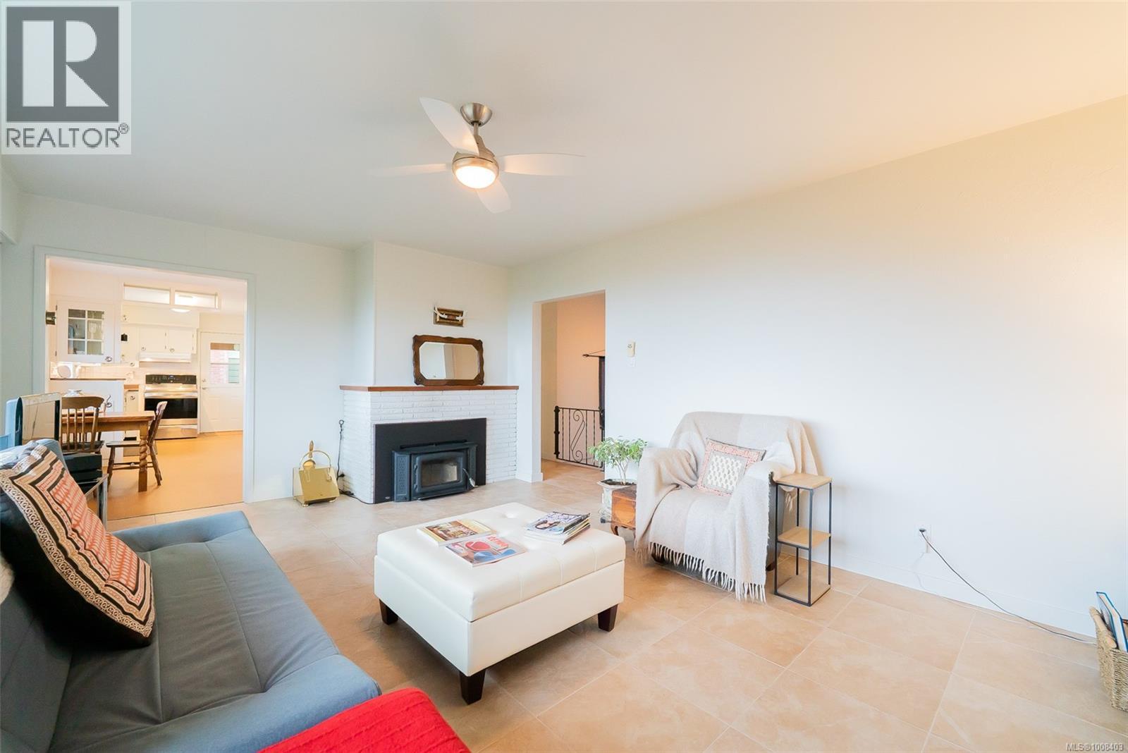 Photo 6 of 2710 Glenayr Dr, Nanaimo BC
