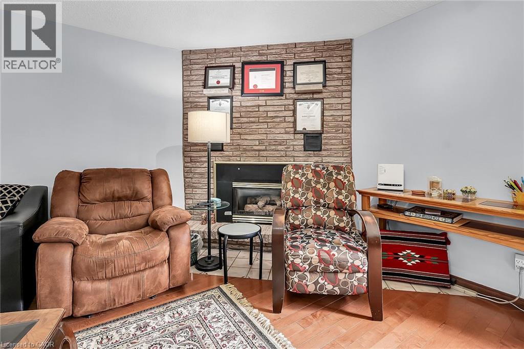 Photo 15 of 140 Solomon Crescent, Hamilton ON