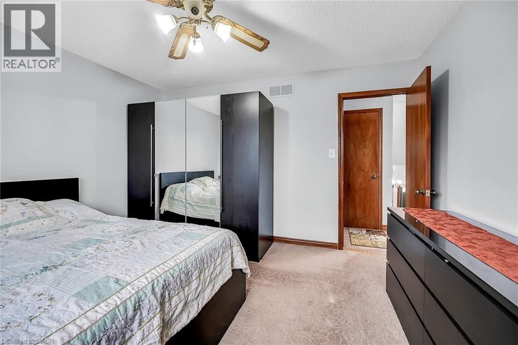 Photo 7 of 140 Solomon Crescent, Hamilton ON