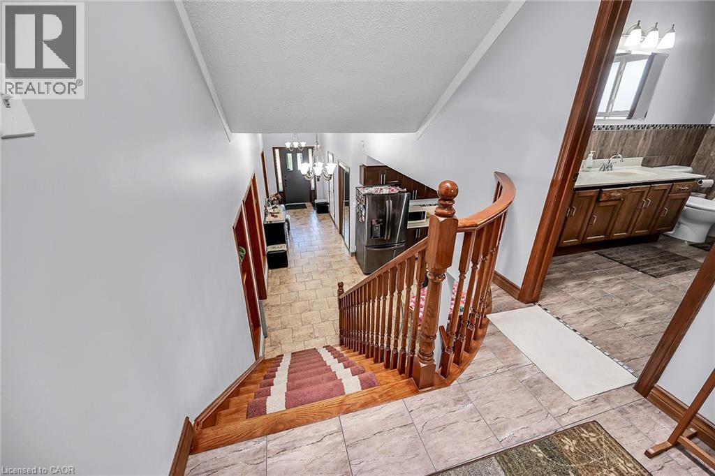 Photo 19 of 140 Solomon Crescent, Hamilton ON