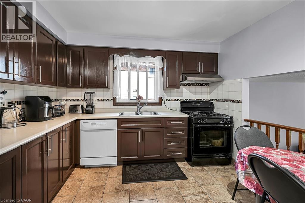 Photo 24 of 140 Solomon Crescent, Hamilton ON