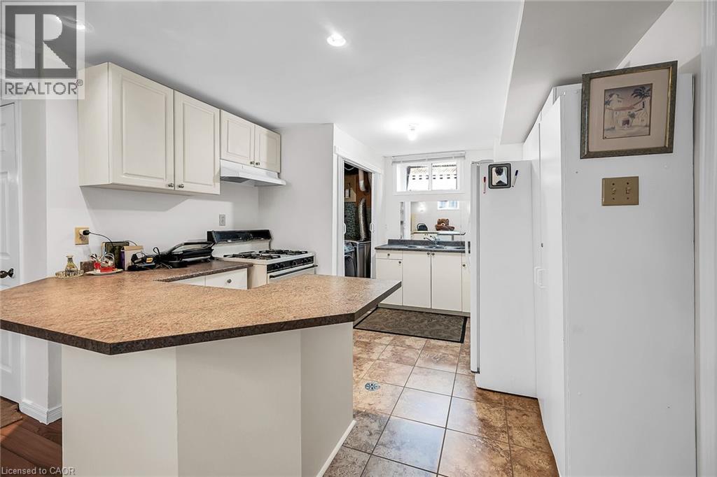 Photo 2 of 140 Solomon Crescent, Hamilton ON