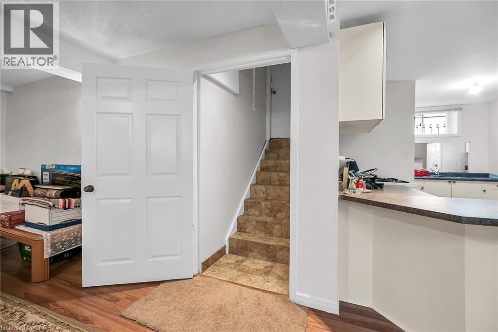 Photo 20 of 140 Solomon Crescent, Hamilton ON