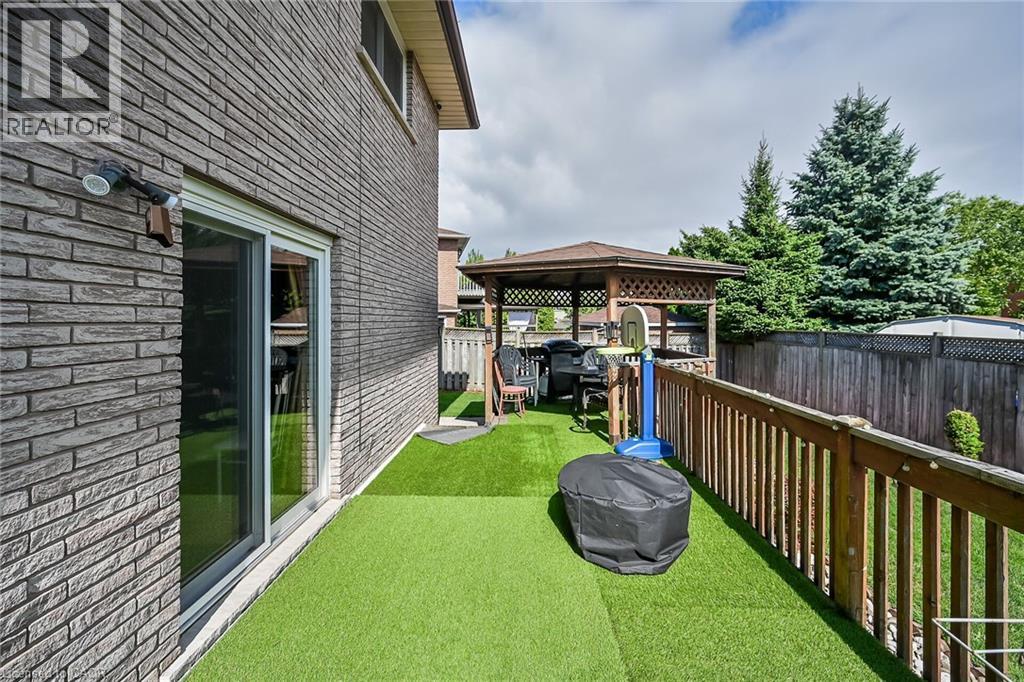 Photo 10 of 140 Solomon Crescent, Hamilton ON