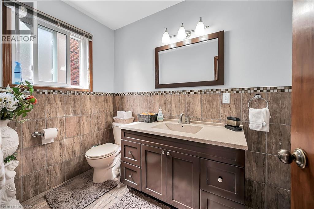 Photo 37 of 140 Solomon Crescent, Hamilton ON